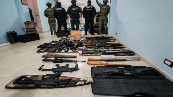 ¡Se dedicaban a la fabricación de armas artesanales! Arrestan a ‘Gato’, ‘Chayo’ y 2 hombres más, en Puebla y CDMX