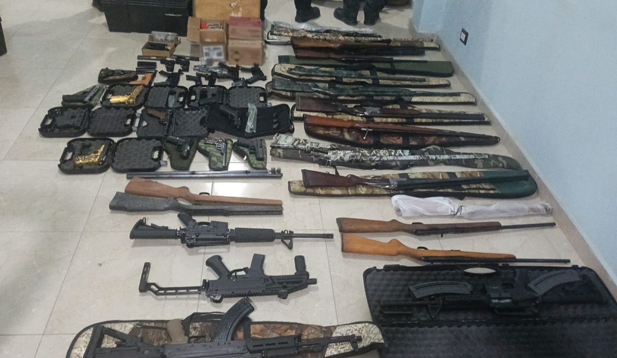 Detenciones y decomisol de armas en Puebla y Ciudad de México
