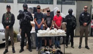 Decomisan más de 1.5 toneladas de marihuana y 28 kilos de metanfetamina en carretera de Mazatlán, Sinaloa