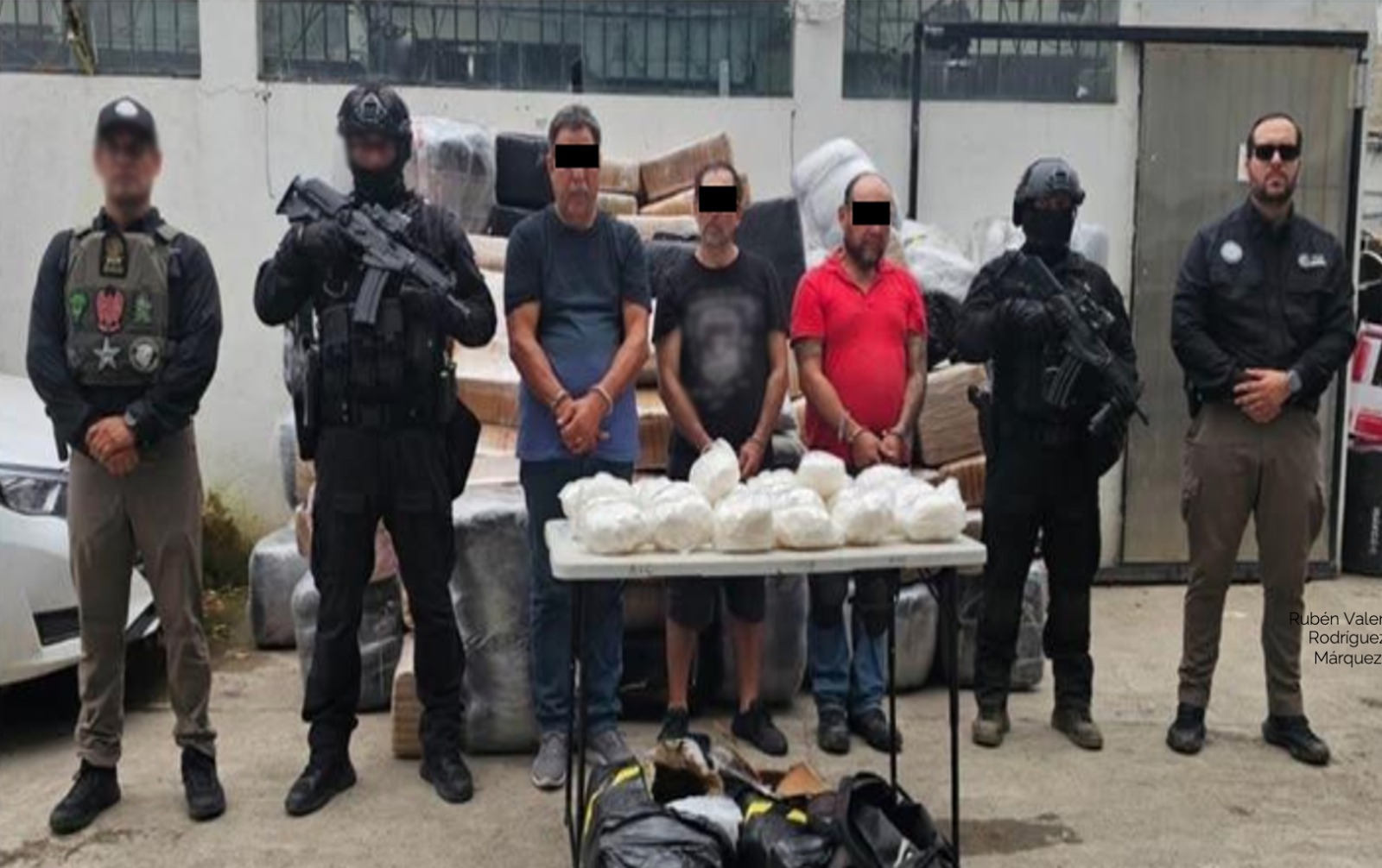 Decomisan más de 1.5 toneladas de marihuana y 28 kilos de metanfetamina en carretera de Mazatlán