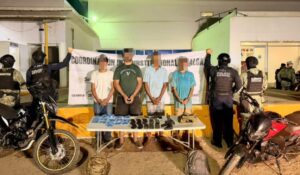 Detienen a cuatro hombres armados con 315 dosis de presunta cocaína en Rosario, Sinaloa