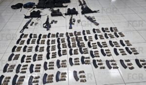 Detienen a cuatro en campamento armado cerca de Villa Unión, Sinaloa; aseguran seis fusiles y casi 2 mil cartuchos