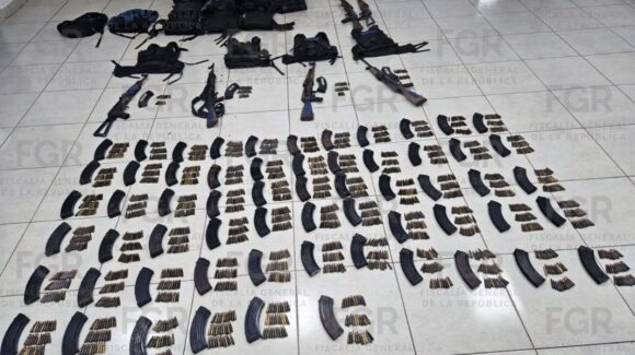 Detienen a cuatro en campamento armado cerca de Villa Unión, Sinaloa; aseguran seis fusiles y casi 2 mil cartuchos