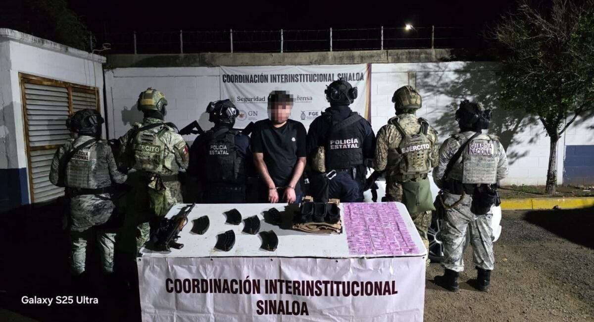 Detienen a sujeto con fusil AK-47, municiones y droga en la colonia Díaz Ordaz de Culiacán