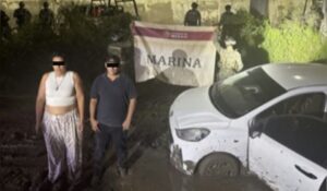 ¡Llevaban un cuerpo! Detienen pareja con cadáver en el auto en Mazatlán, Sinaloa tras quedar atascados