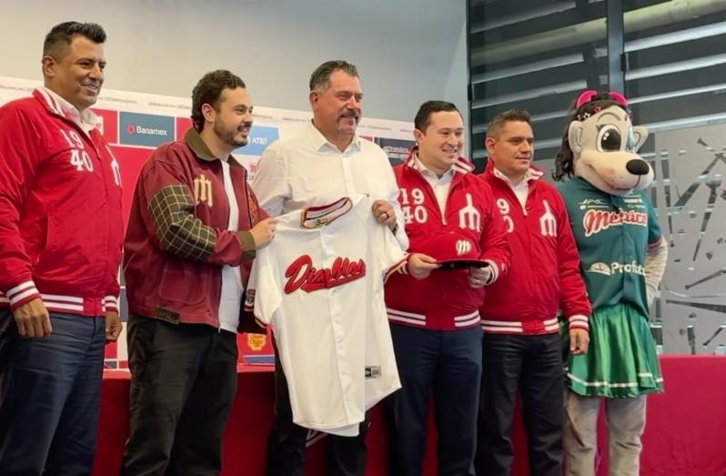Los Diablos Rojos del México presentan a Benjamín Gil como su nuevo manager