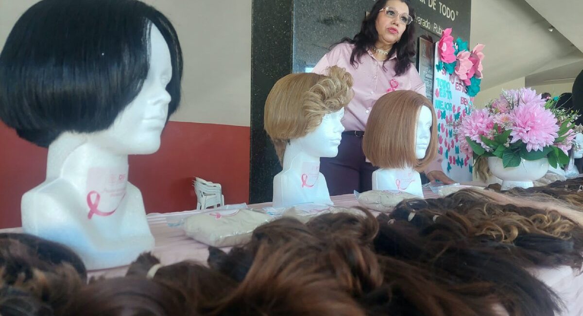 DIF Salvador Alvarado elabora pelucas oncológicas gratuitas para mujeres con cáncer; este año se han dado más de 20