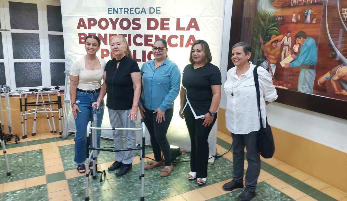 DIF Salvador Alvarado entrega apoyos funcionales