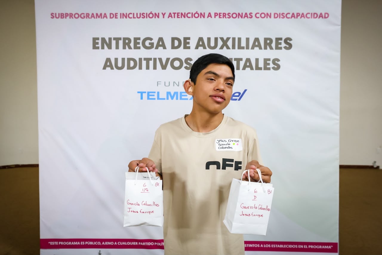 DIF Sinaloa dona aparatos auditivos