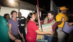 DIF y Protección Civil atienden a familias tras afectaciones por oleaje en Cospita