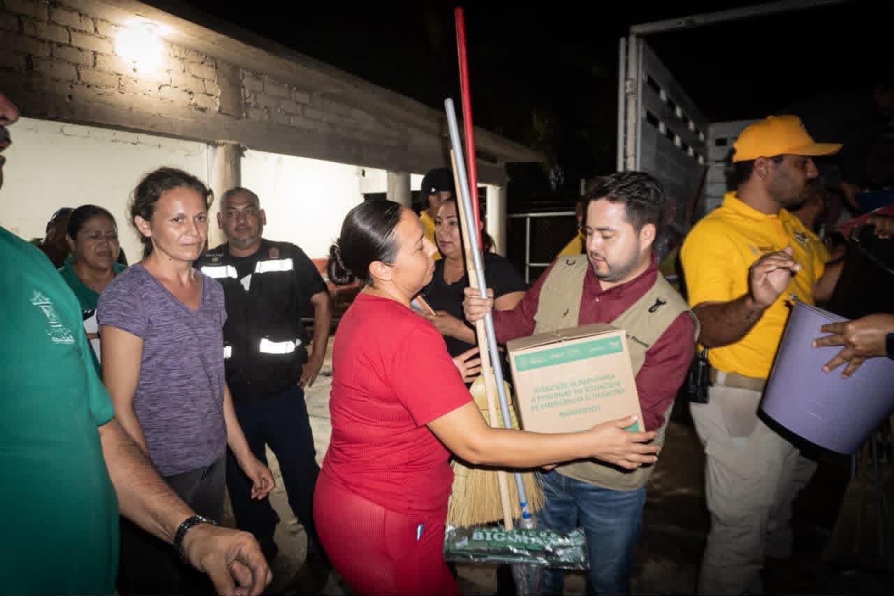 DIF y Protección Civil atienden a familias tras afectaciones por oleaje en Cospita