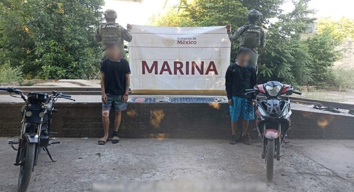 Marina detiene a dos personas en El Rosario, Sinaloa; aseguran 231 dosis de presuntas drogas
