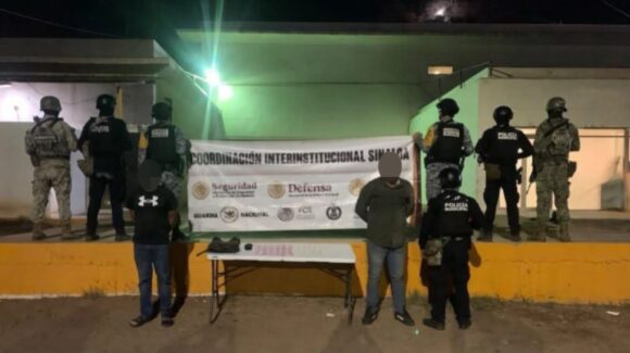 Detienen a dos en Mazatlán, Sinaloa; aseguran pipa con 13 mil litros de combustible y municiones