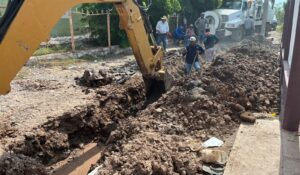 El Fuerte responde a salud: reparan fugas de drenaje e instalan motores nuevos en planta de agua potable en El Campo 35