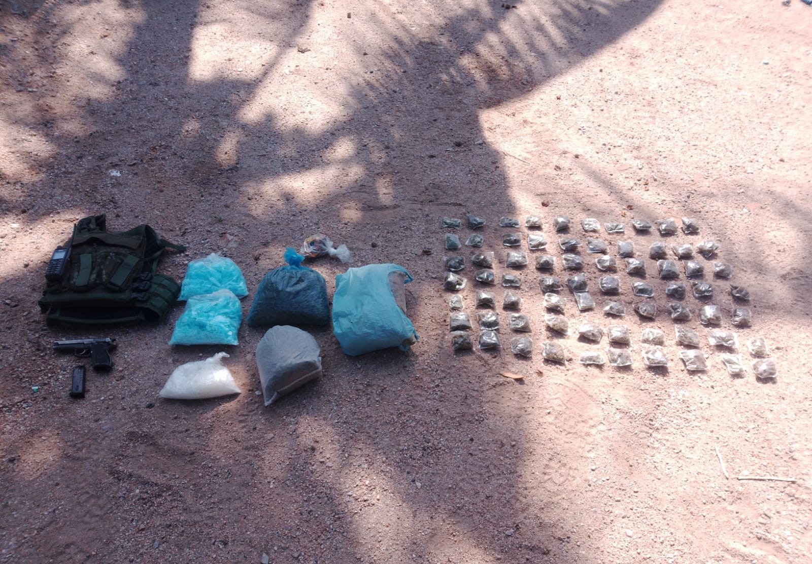 Drogas y arma aseguradas en San Ignacio