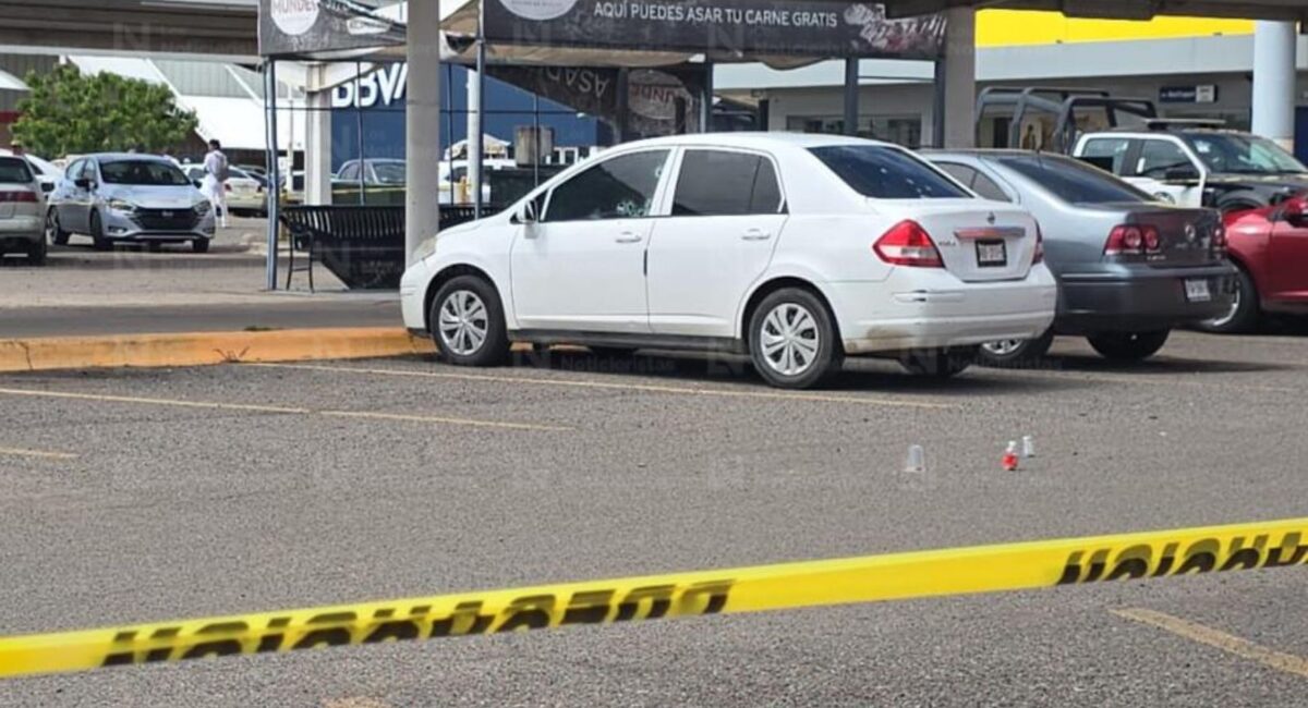 Ejecutan a automovilista en el estacionamiento de un supermercado del bulevar Universitarios, en Culiacán