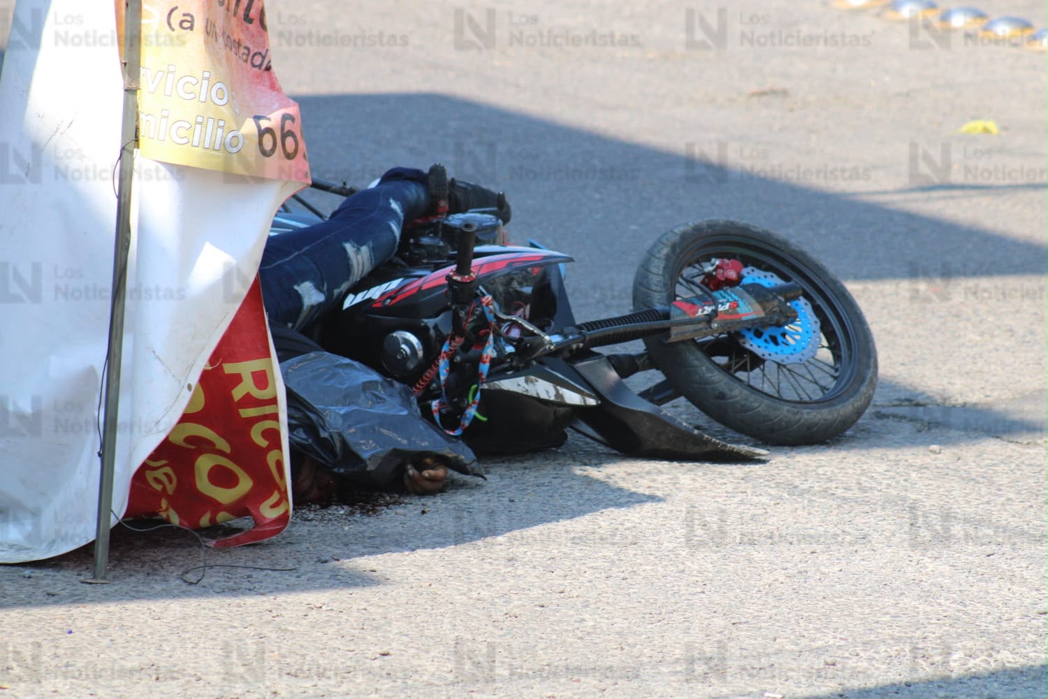 Ejecutan a balazos a motociclista en puesto de tacos en el Infonavit Playas en Mazatlán