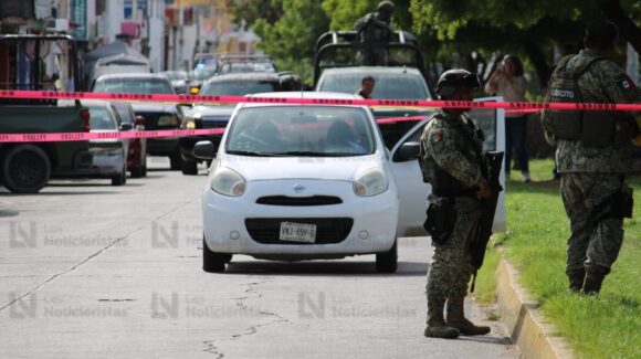Ejecutan a balazos a un hombre dentro de su automóvil en la colonia López Mateos de Mazatlán
