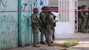 ejecutan a balazos a un hombre dentro de su automovil en la lopez mateos de mazatlan calle