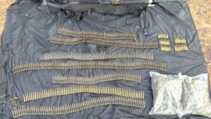 ejercito asegura una ametralladora cartuchos y mariguana en carbonera balas