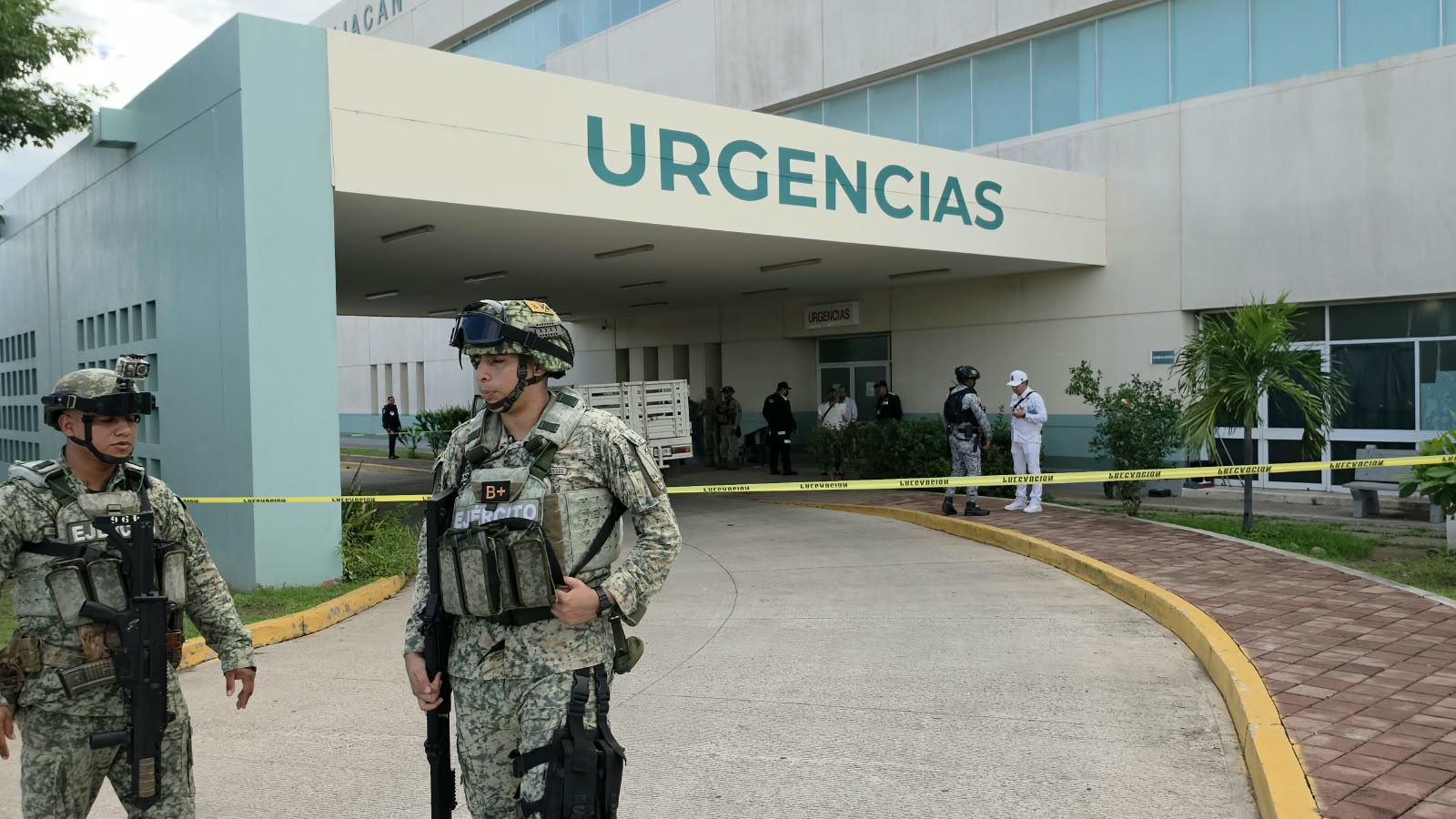 Personal militar resguarda entrada a urgencias del Hospital General de Culiacán