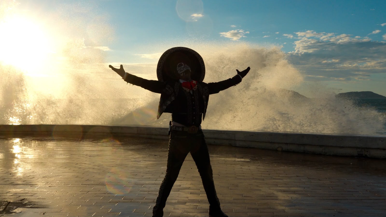 "El Charro" González recorre los atractivos de Mazatlán