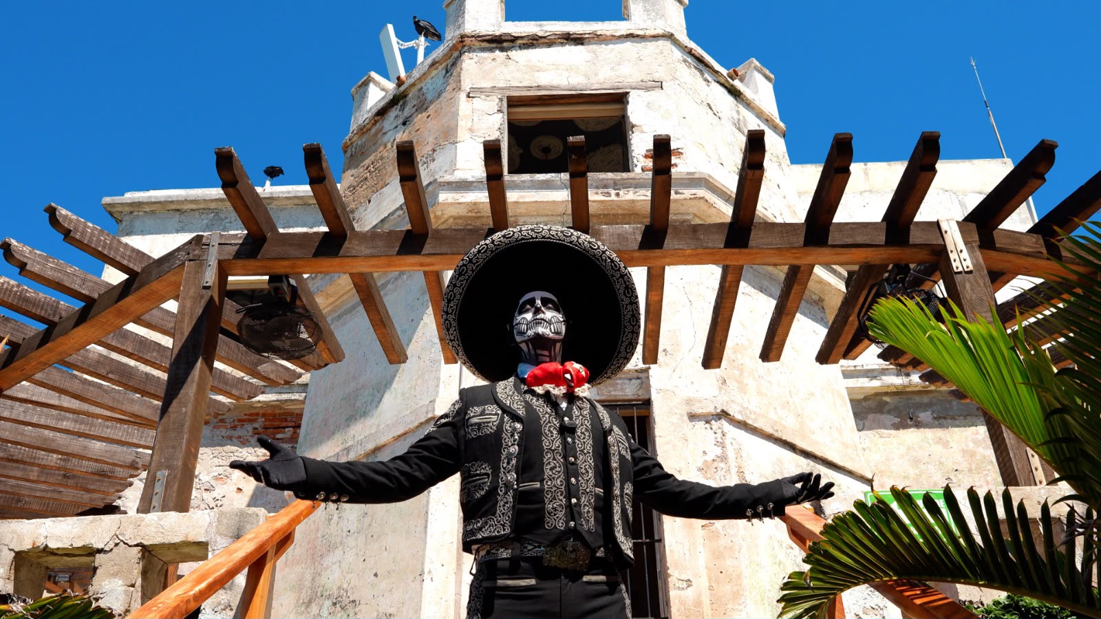 "El Charro" González recorre los atractivos de Mazatlán