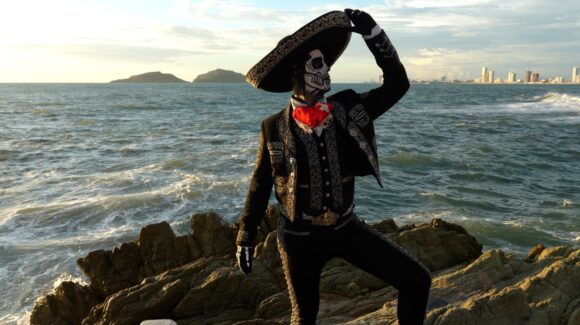 Llega ‘El Charro’ González a Mazatlán, Sinaloa y comparte con sus seguidores los atractivos a otras audiencias