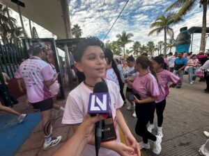 Emilió Blú corre la Carrera Rosa 2026 en Mazatlán