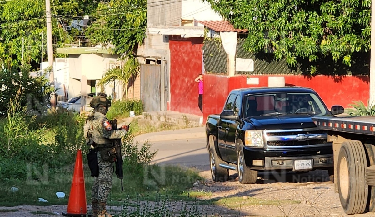 Encuentran camioneta baleada abandonada en colonia Aquiles Serdán, en Culiacán
