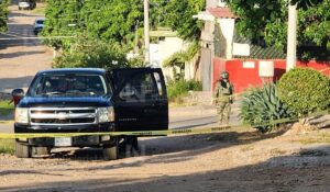 Con impactos de bala localizan camioneta abandonada en la Aquiles Serdán de Culiacán, Sinaloa