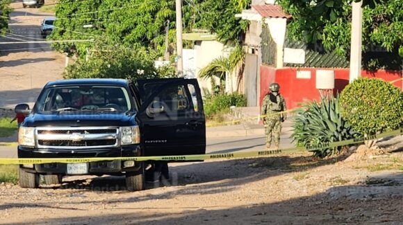 Con impactos de bala localizan camioneta abandonada en la Aquiles Serdán de Culiacán, Sinaloa