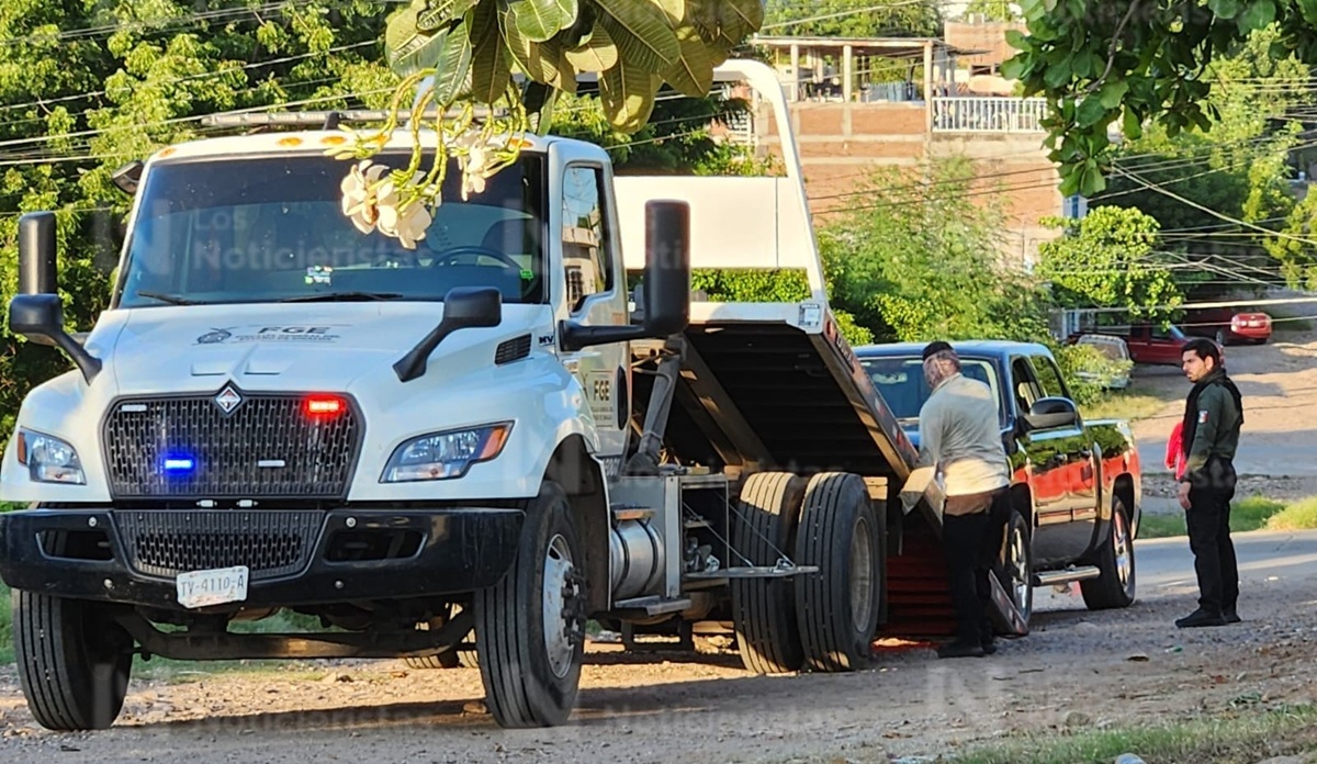 Encuentran camioneta baleada abandonada en colonia Aquiles Serdán, en Culiacán