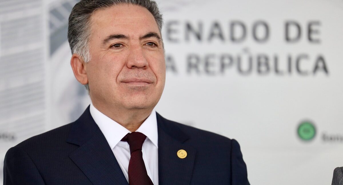 Con todo y frase filosófica, Enrique Inzunza entrega su Segundo Informe al Senado, entre ausencias y señalamientos