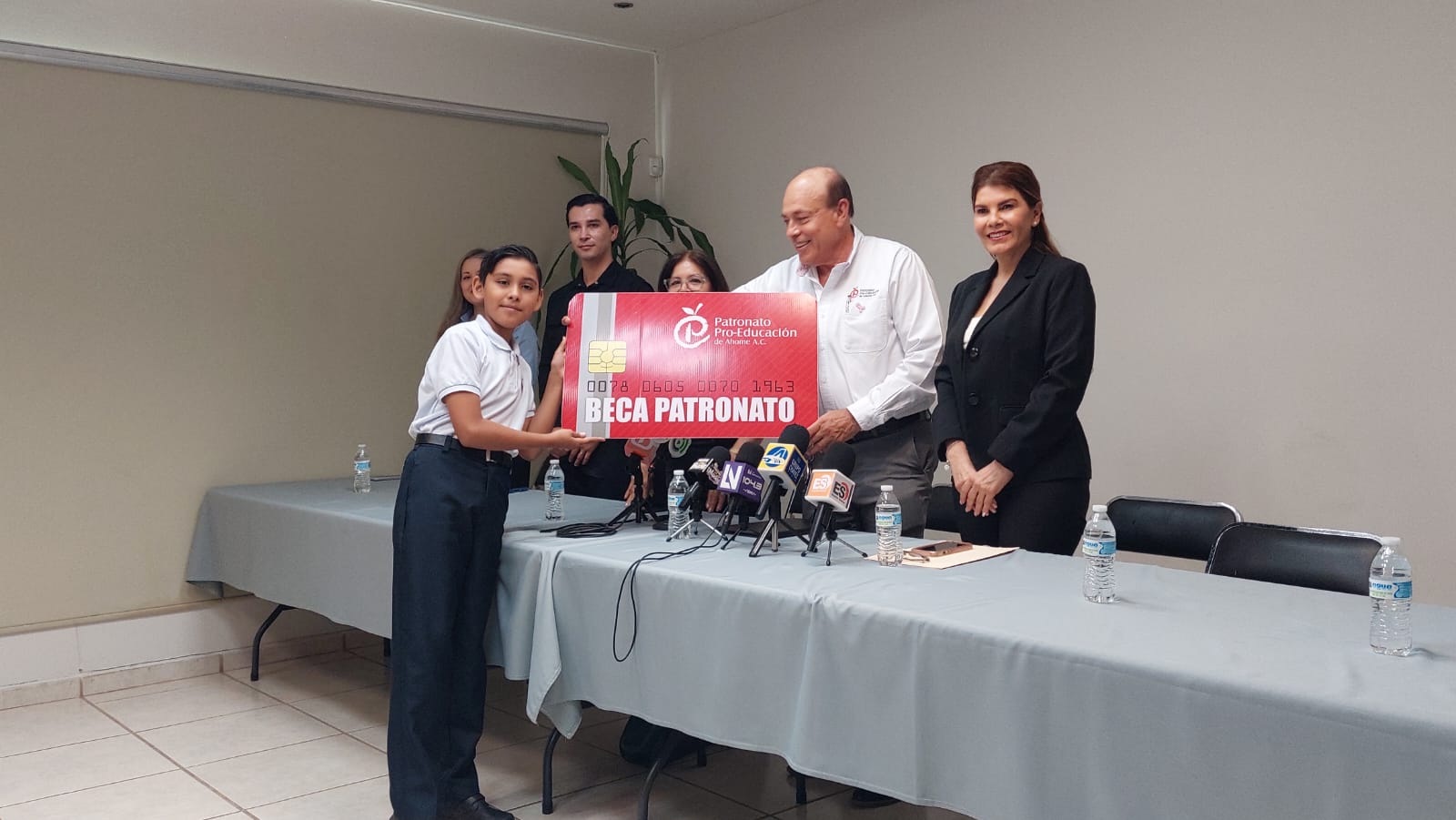 Patronato Pro Educación en Ahome beneficia con becas a 47 estudiantes