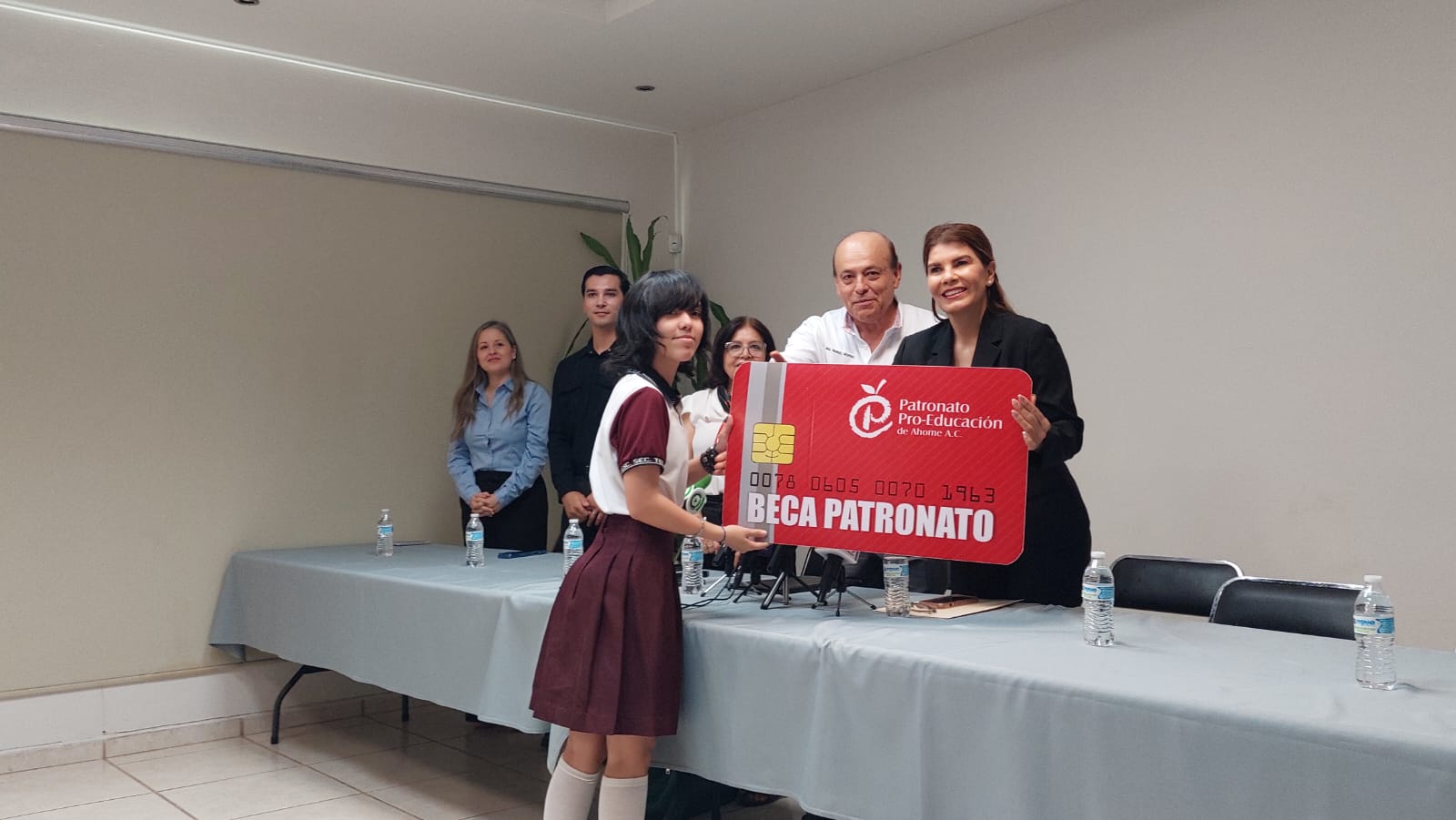 Patronato Pro Educación en Ahome beneficia con becas a 47 estudiantes