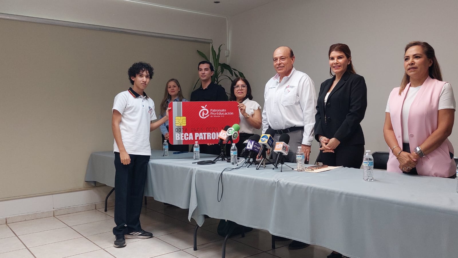 Patronato Pro Educación en Ahome beneficia con becas a 47 estudiantes