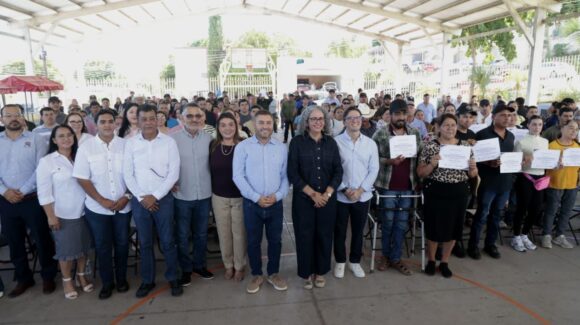 Entregan 176 equipos a emprendedores de Badiraguato para fortalecer sus negocios