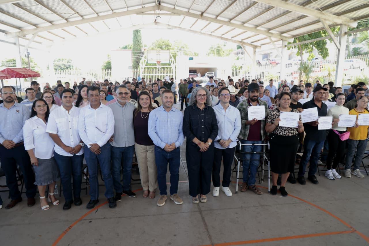Entrega de equipos a emprendedores de Badiraguato