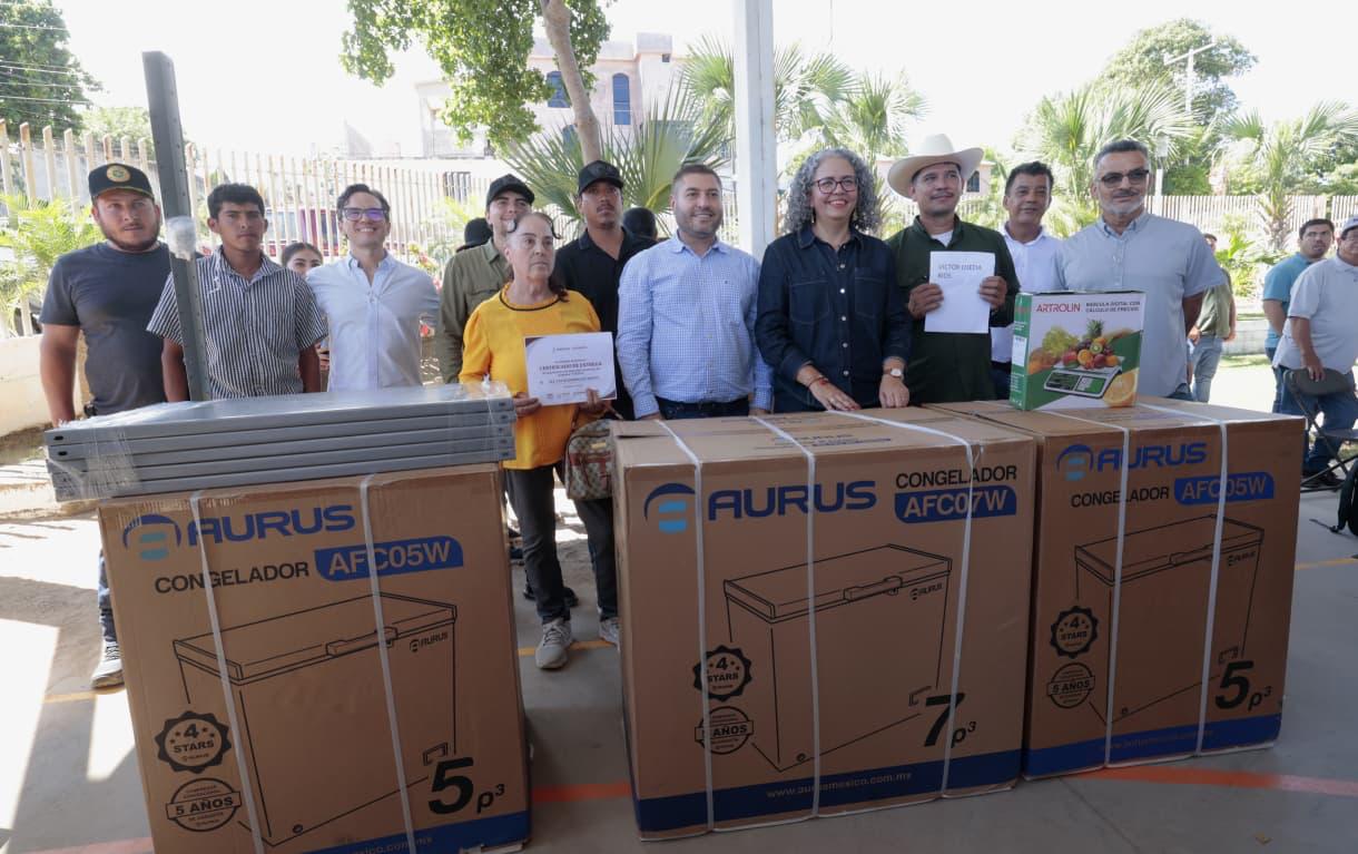Entrega de equipos a emprendedores de Badiraguato