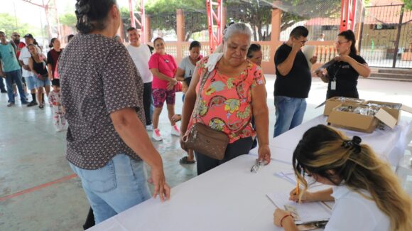 ¿Necesitas lentes para leer? Entregarán 3 mil 200 gratuitos en Mazatlán, Sinaloa; conoce los requisitos