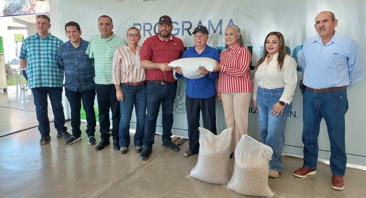 Entregan 60t de semillas a productores de temporal para impulsar siembras en Salvador Alvarado
