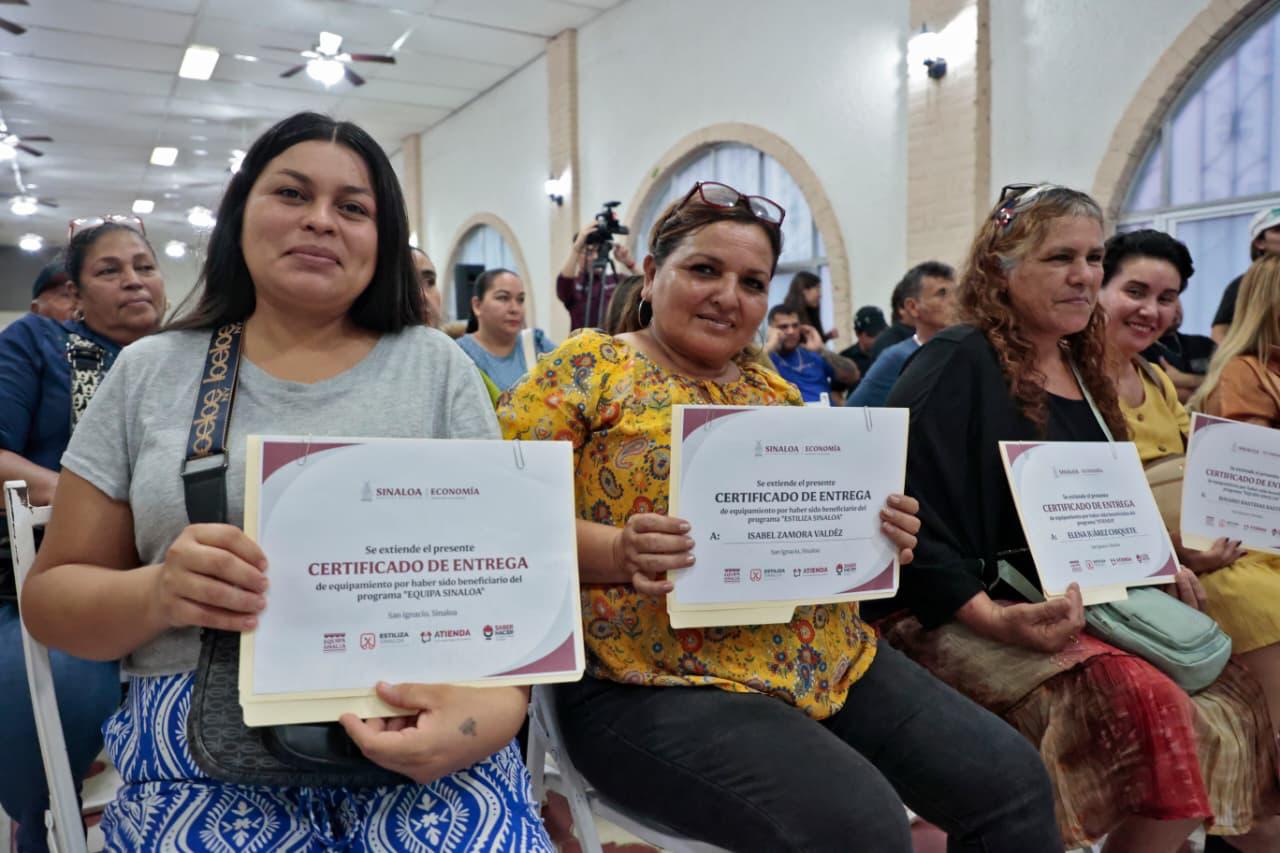 Entregan apoyos de Equipa Sinaloa en San Ignacio