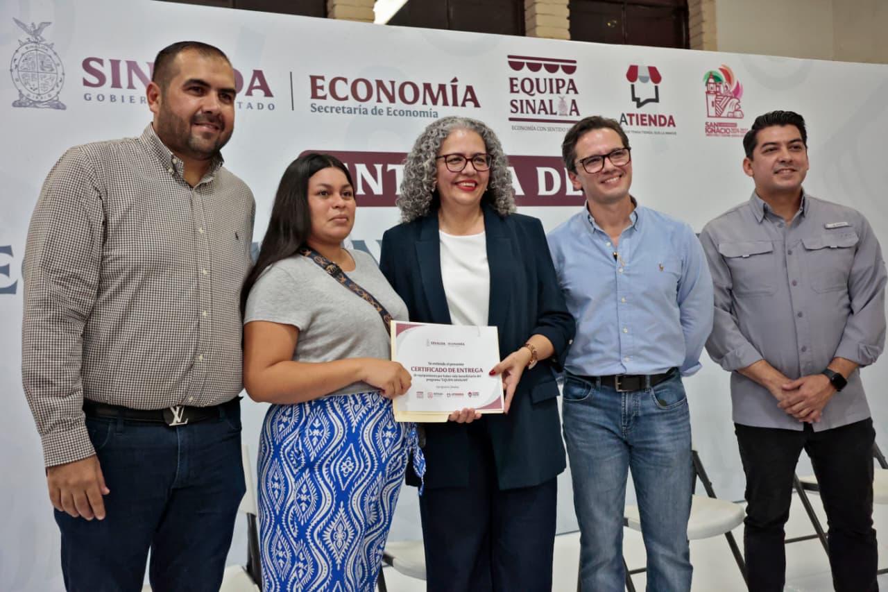 Entregan apoyos de Equipa Sinaloa en San Ignacio