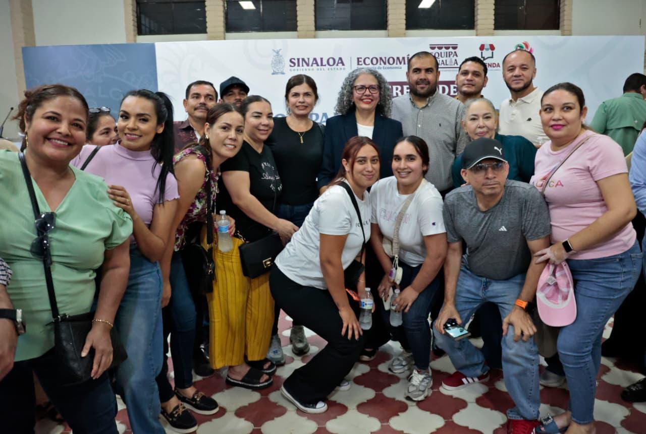 Entregan apoyos de Equipa Sinaloa en San Ignacio
