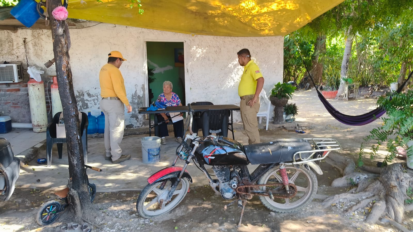 Entregan apoyos económicos a los afectados por mar de fondo en Guasave