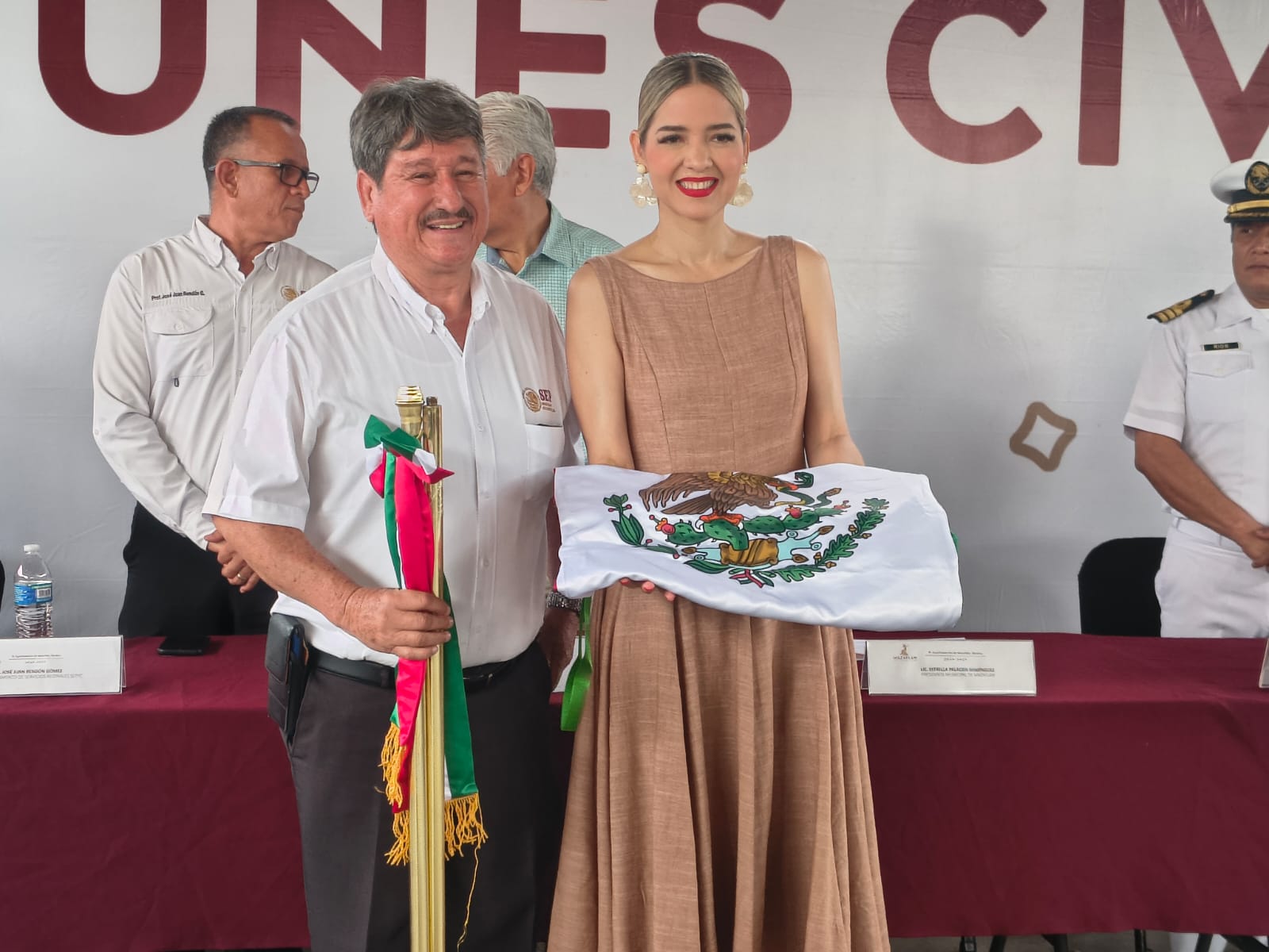 Entregan aula de medios a primaria de Mazatlán