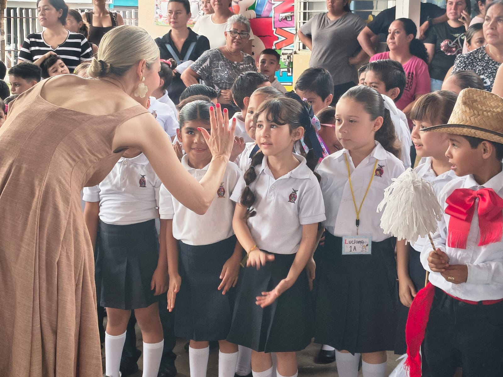 Entregan aula de medios a primaria de Mazatlán