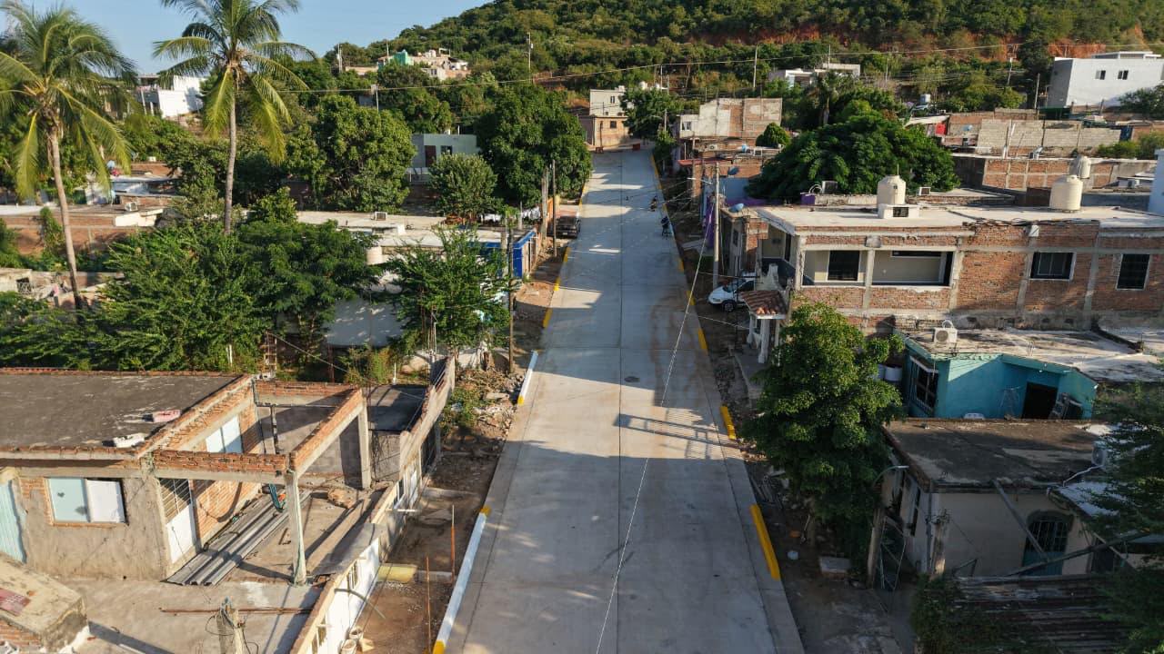 Entregan calle pavimentada en colonia Mazatlán I