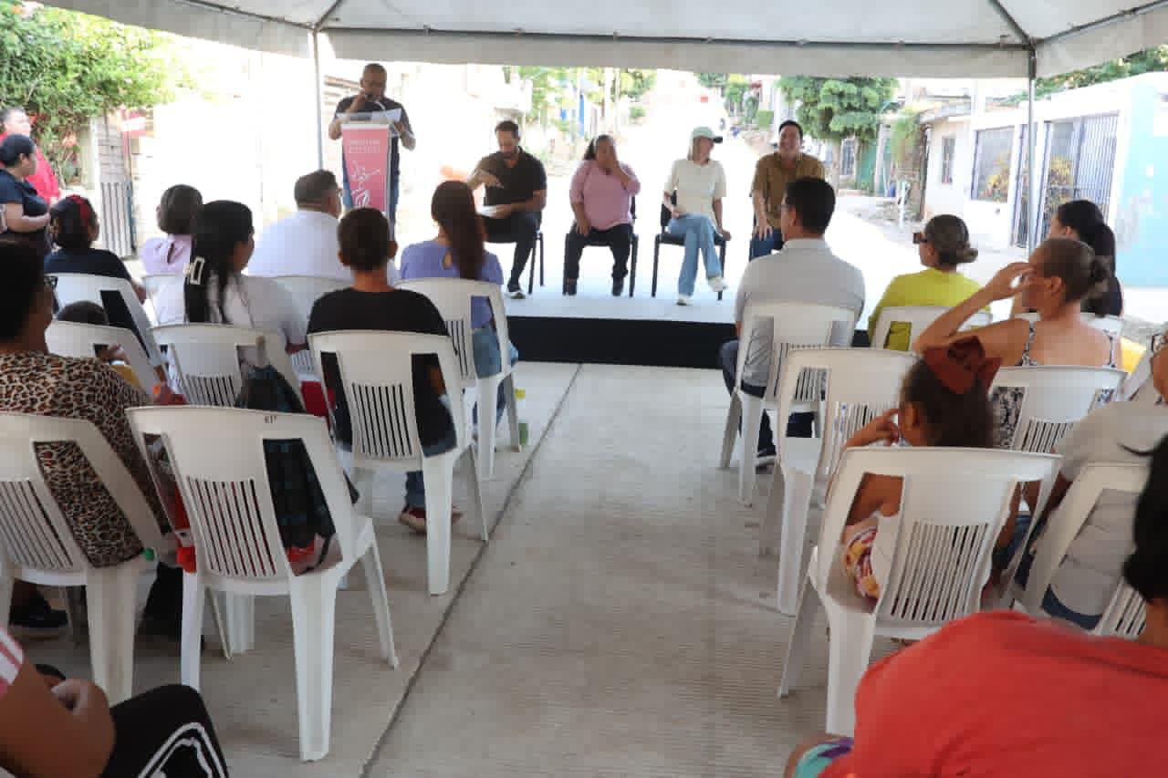Entregan calle pavimentada en colonia Mazatlán I
